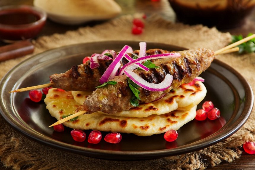 kebab of lamb, with homemade bread. | kebab of lamb, with ...